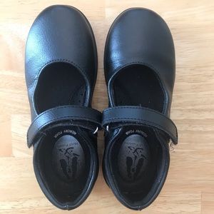 Hush Puppies Lexi Mary Jane black leather flats in little girl / toddler size 10